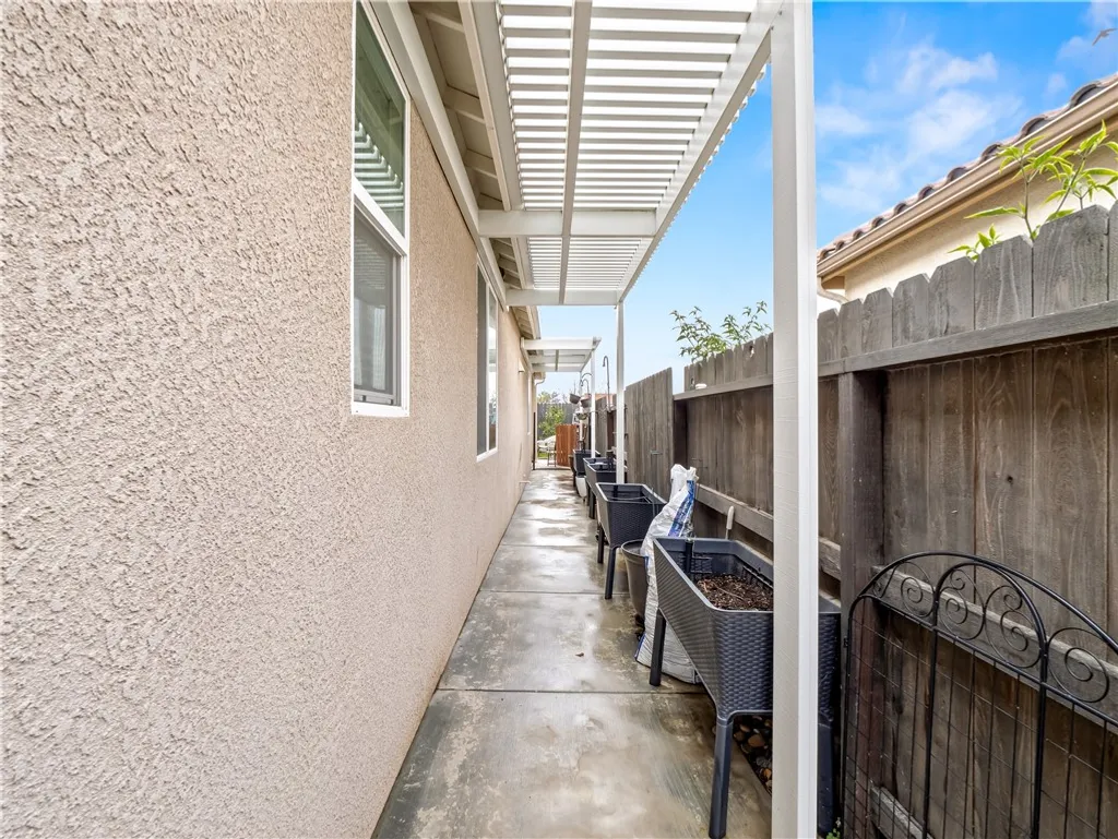 425 Karen Ave, Kerman, CA 93630