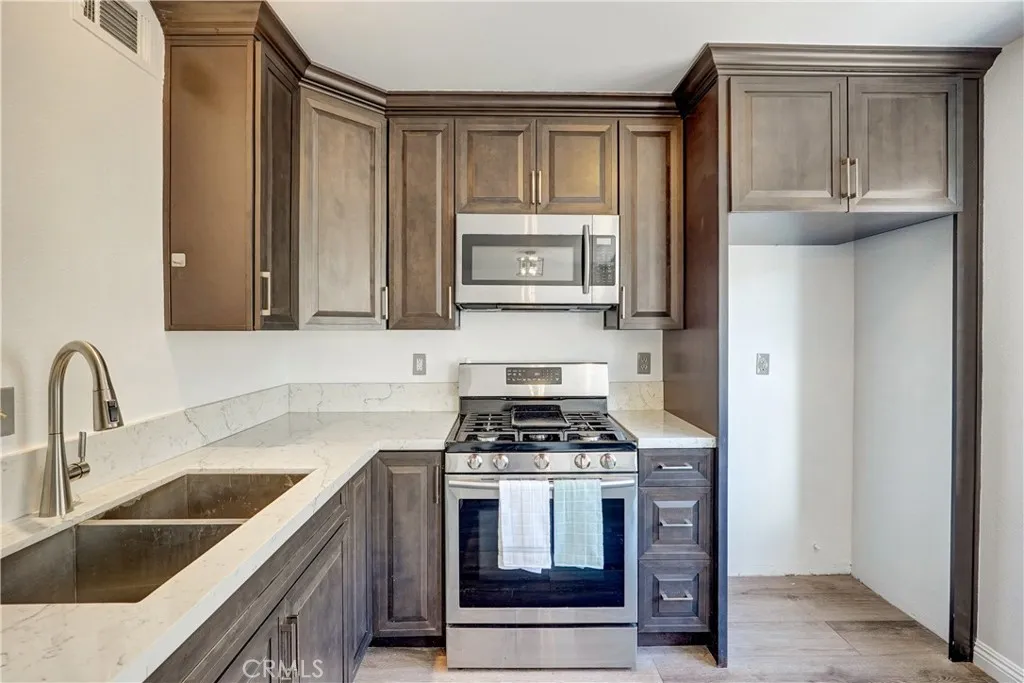 Additional image 7 of 7809 N Via Foggia, Burbank, CA 91504