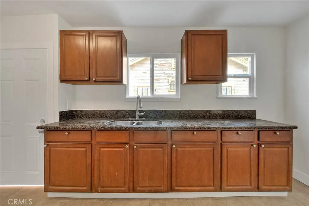 Additional image 46 of 547 W 106th St, Los Angeles, CA 90044