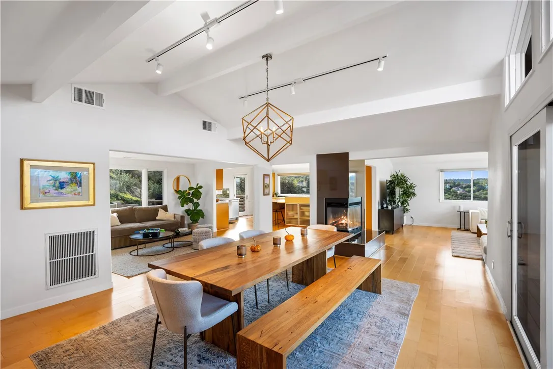 Additional image 33 of 23722 Summit Dr, Calabasas, CA 91302