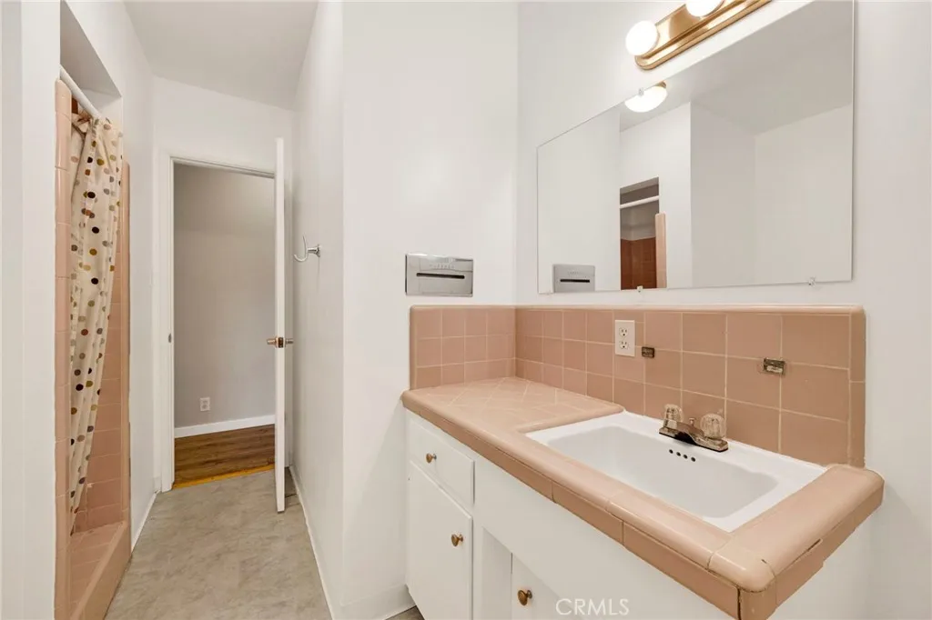 Additional image 57 of 14421 Cohasset Street, Van Nuys, CA 91405