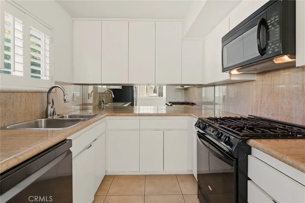 Additional image 6 of 22117 Burbank Boulevard Unit 7, Woodland Hills, CA 91367