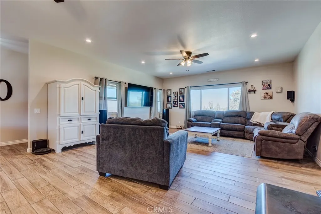 Additional image 6 of 10163 Ponderosa Rd, Pinon Hills, CA 92372