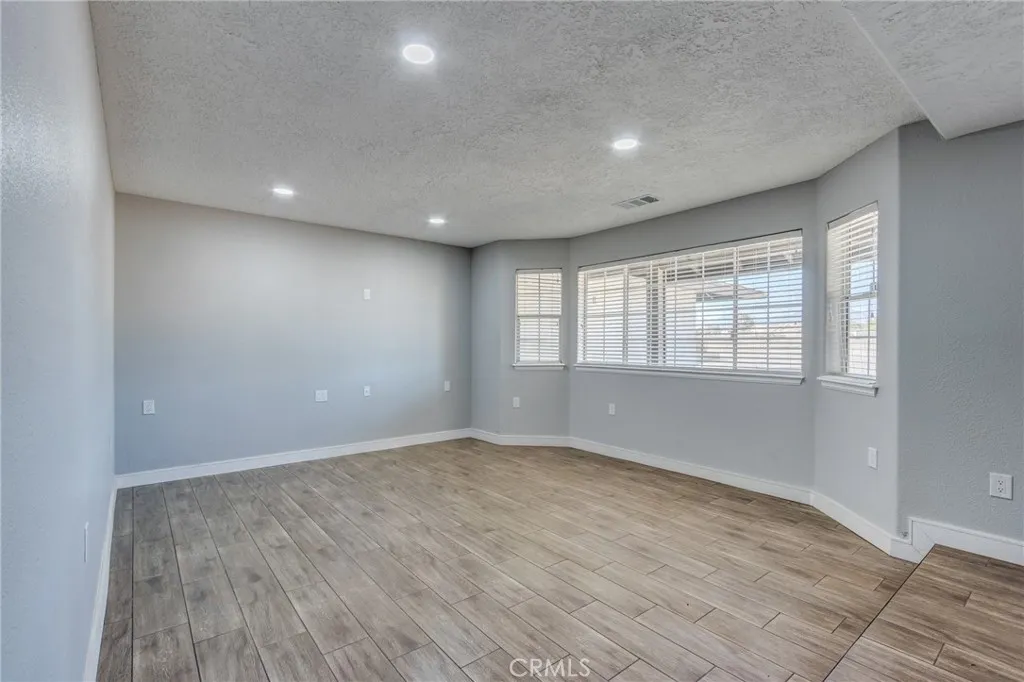 Additional image 11 of 10731 Anaconda Avenue, Oak Hills, CA 92344