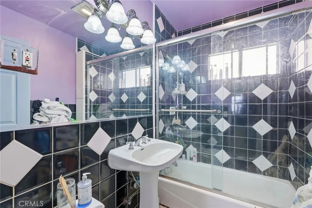 Additional image 27 of 1128 7th St, San Fernando, CA 91340