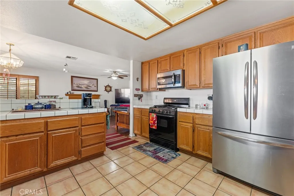 Additional image 9 of 2323 Golden Ln, Lancaster, CA 93536