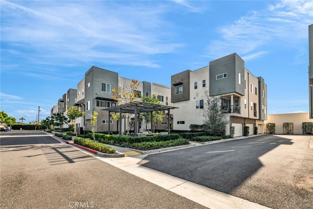 Additional image 2 of 318 Bridgewater Way Unit 5, Gardena, CA 90247