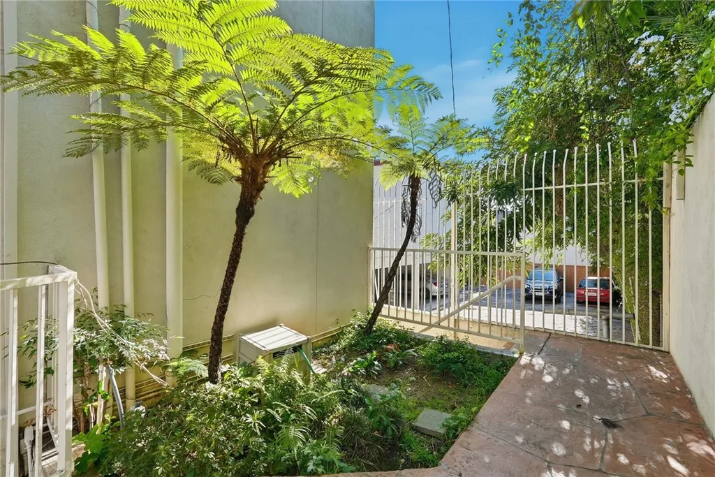 Additional image 29 of 871 S Lucerne Blvd Unit 2, Los Angeles, CA 90005