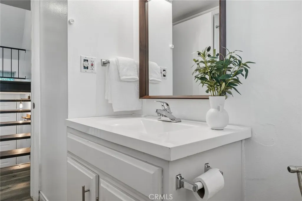 Additional image 13 of 13567 Valerio Street Unit F, Van Nuys, CA 91405