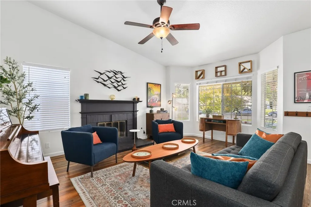 Additional image 4 of 27819 Sumner Ave, Saugus, CA 91350