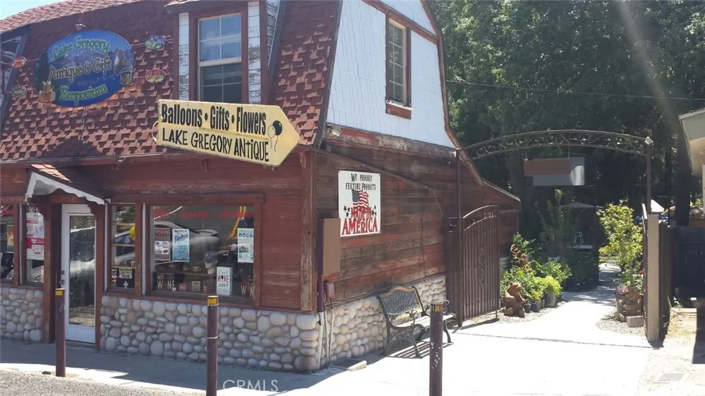 Property image for 23875 Lake Dr, Crestline, CA 92325