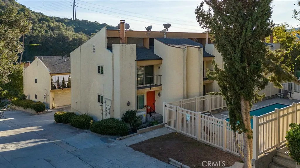 Additional image 3 of 1881 Alpha Road Unit 8, Glendale, CA 91208