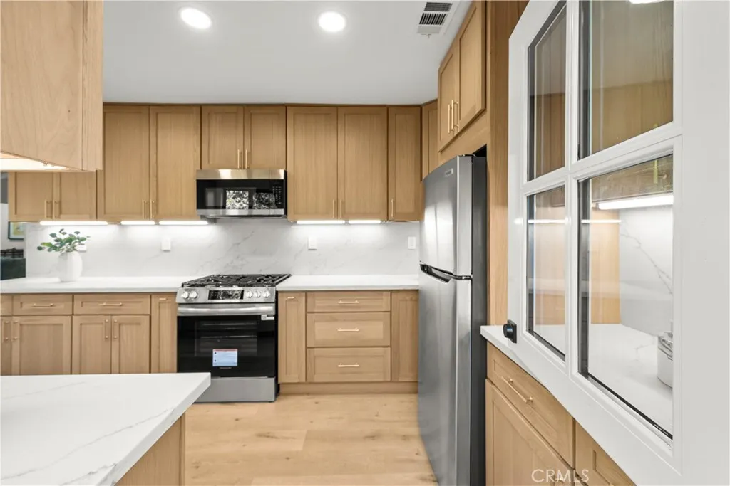 Additional image 12 of 5833 Allott Avenue, Valley Glen, CA 91401