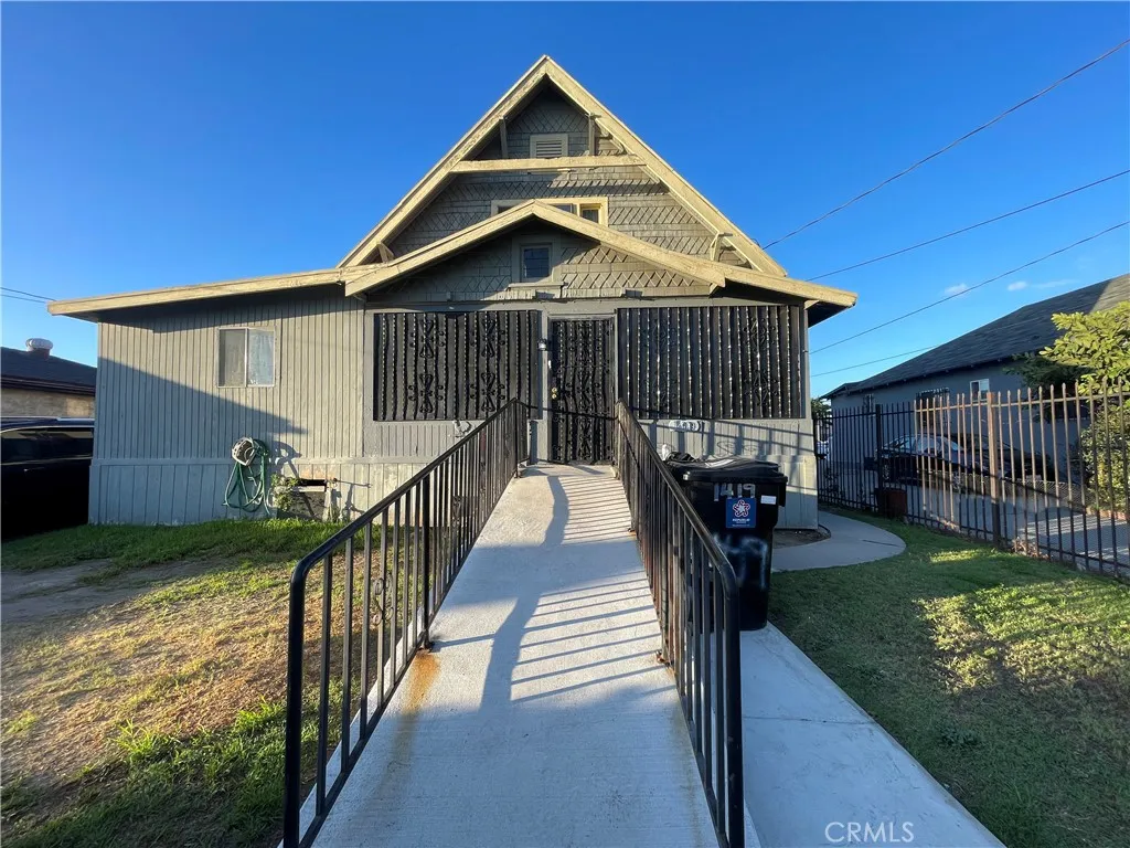 1419 E 61st Street E, Los Angeles, CA 90001