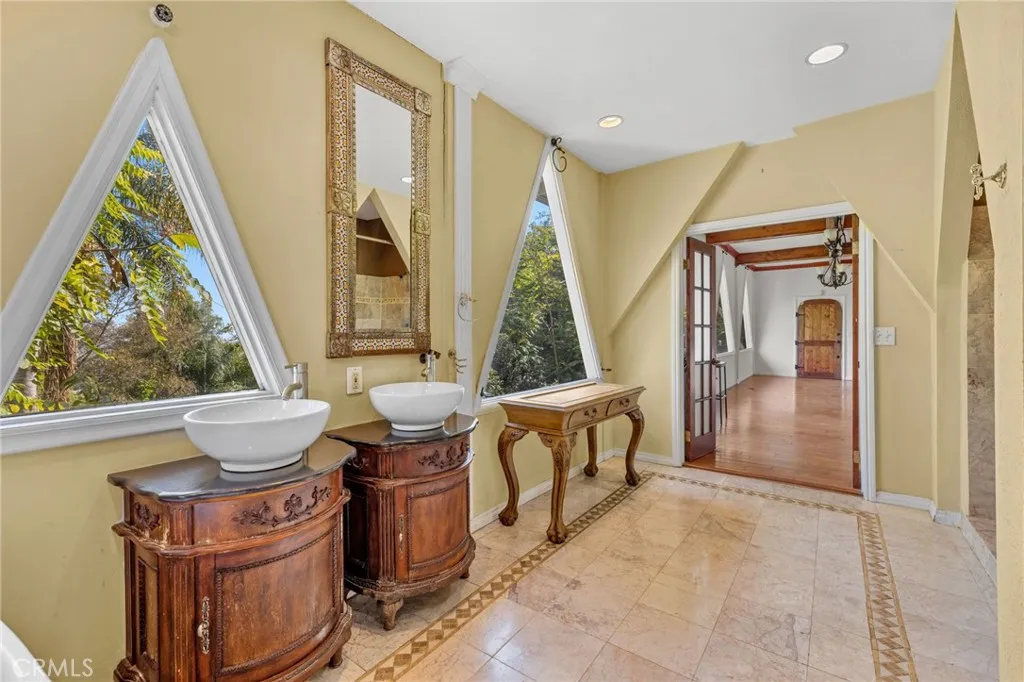 Additional image 145 of 3916 Carnavon, Los Angeles, CA 90027