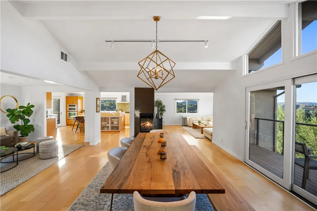 Additional image 4 of 23722 Summit Dr, Calabasas, CA 91302