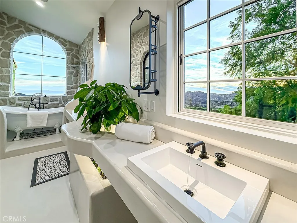 Additional image 63 of 33239 Mulholland Highway, Malibu, CA 90265