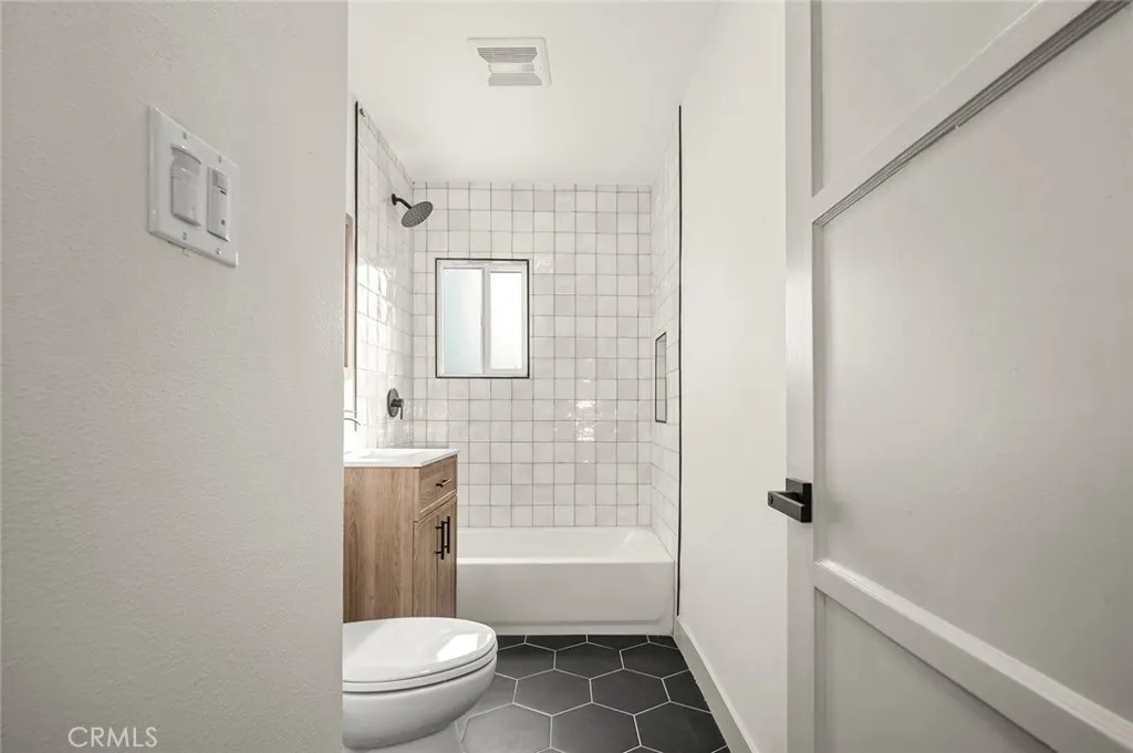 Additional image 21 of 924 W Almond Street, Compton, CA 90220