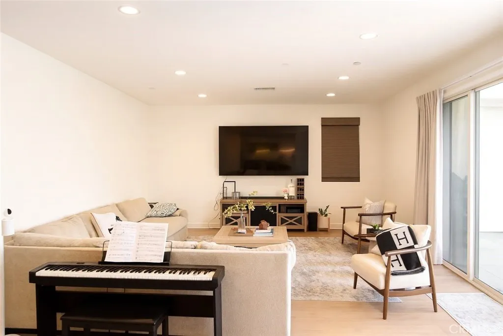 Additional image 36 of 279 Barnes Rd, Tustin, CA 92782