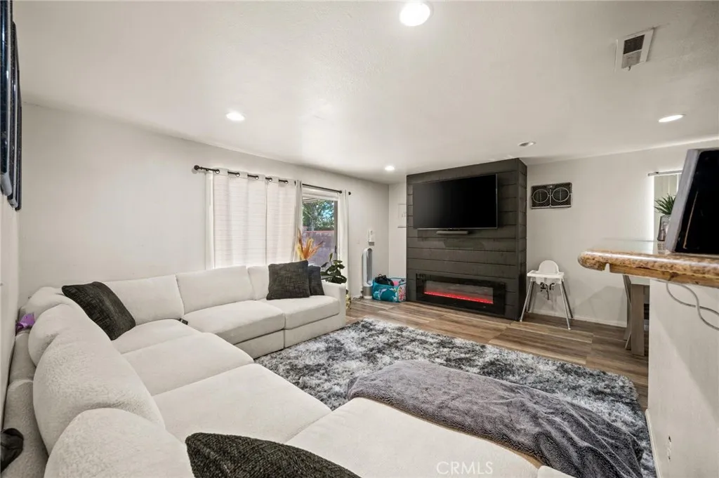 Additional image 2 of 43826 Beech Avenue, Lancaster, CA 93534