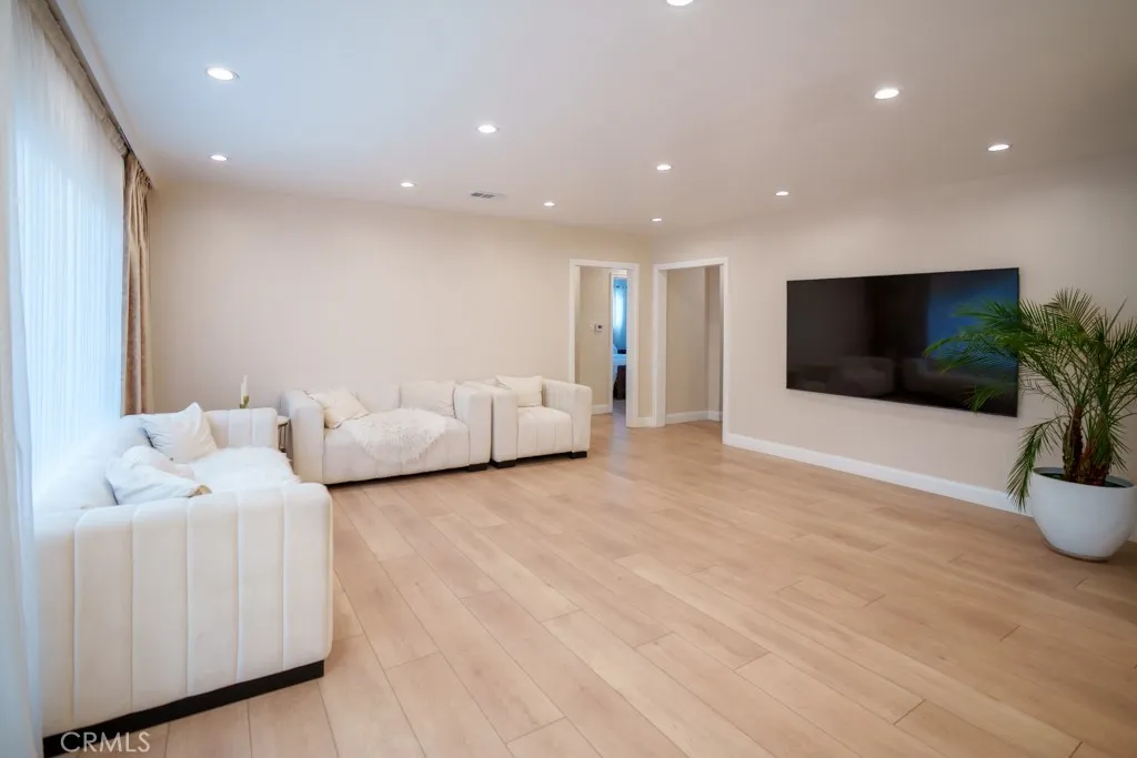 Additional image 27 of 15500 Chatsworth Street, , CA 91345