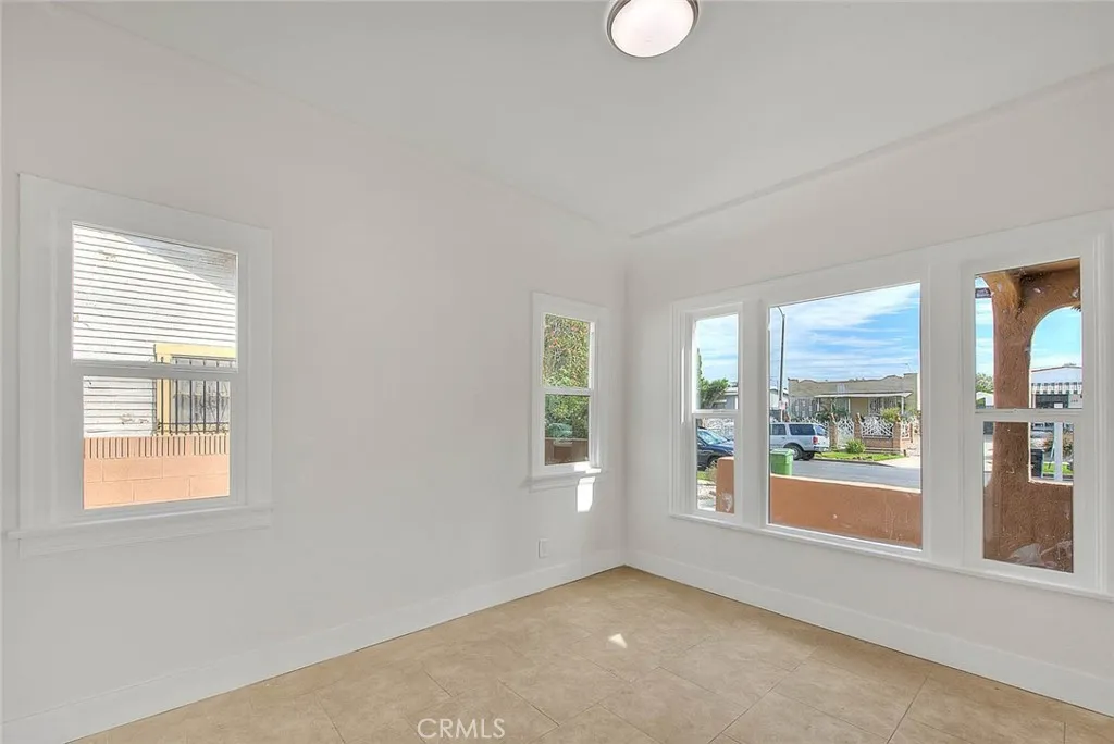 Additional image 20 of 547 W 106th St, Los Angeles, CA 90044