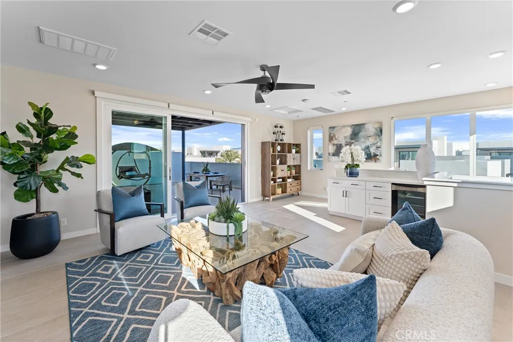 Additional image 94 of 419 Transport, Tustin, CA 92782