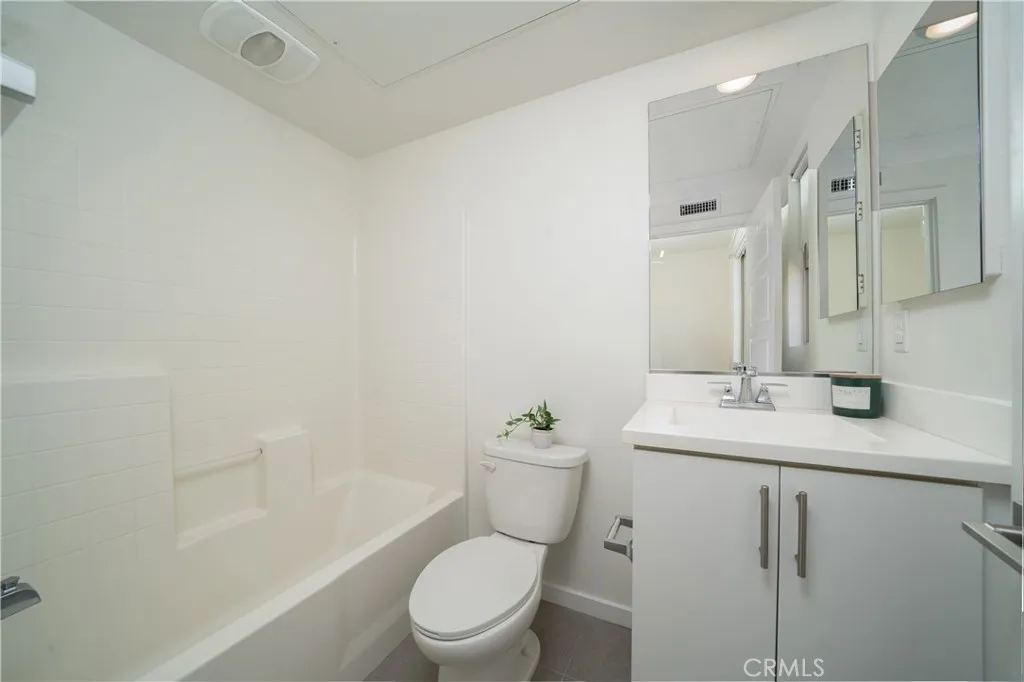 Additional image 17 of 217 Magnet, Irvine, CA 92618