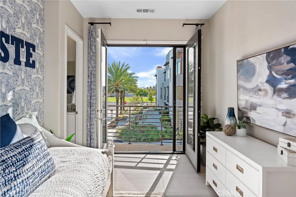 Additional image 86 of 419 Transport, Tustin, CA 92782