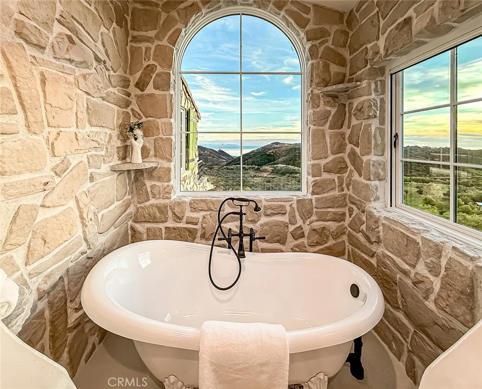 Additional image 141 of 33239 Mulholland Highway, Malibu, CA 90265