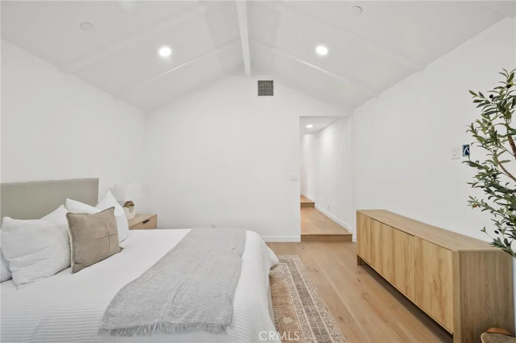 Additional image 35 of 14328 Emelita Street, Sherman Oaks, CA 91401