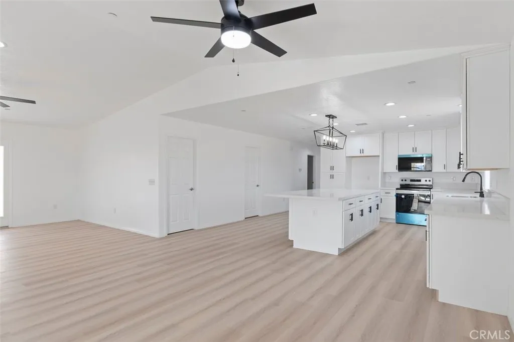 Additional image 74 of 16925 Nanticoke, Apple Valley, CA 92307