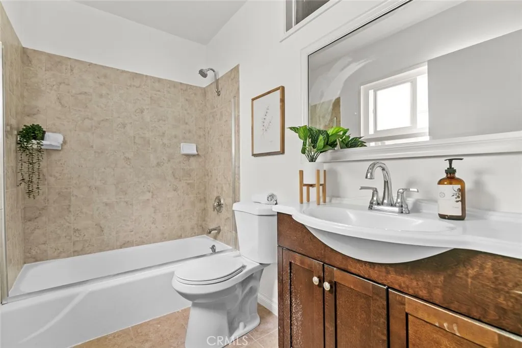 Additional image 82 of 587 South St Unit 18, Glendale, CA 91202