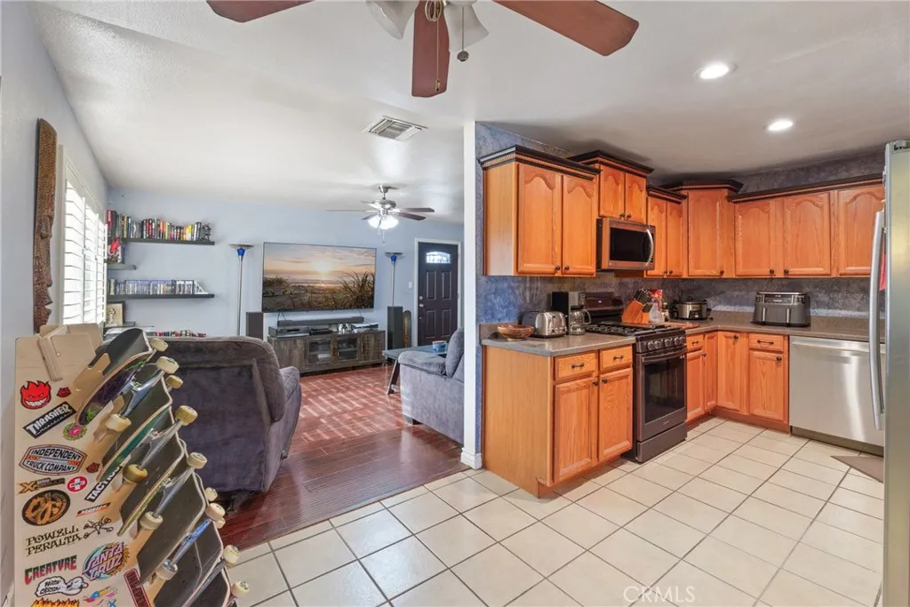 Additional image 46 of 913 E Virginia Way, Barstow, CA 92311