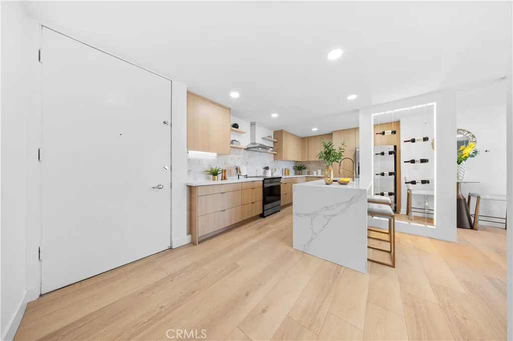 Additional image 55 of 1550 N Laurel Avenue N Unit 203, Los Angeles, CA 90046