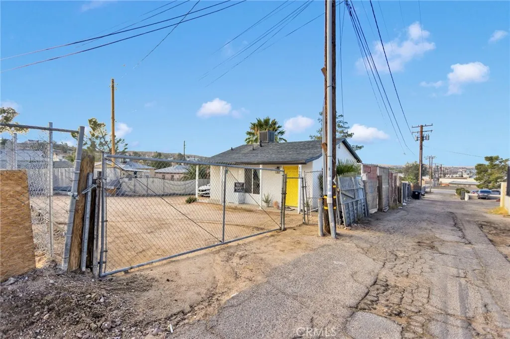 Additional image 27 of 112 May Ave, Barstow, CA 92301