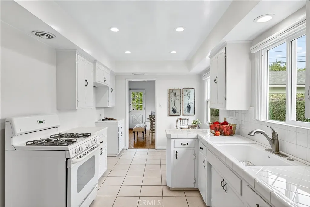 Additional image 10 of 1005 W 20th St, Santa Ana, CA 92706