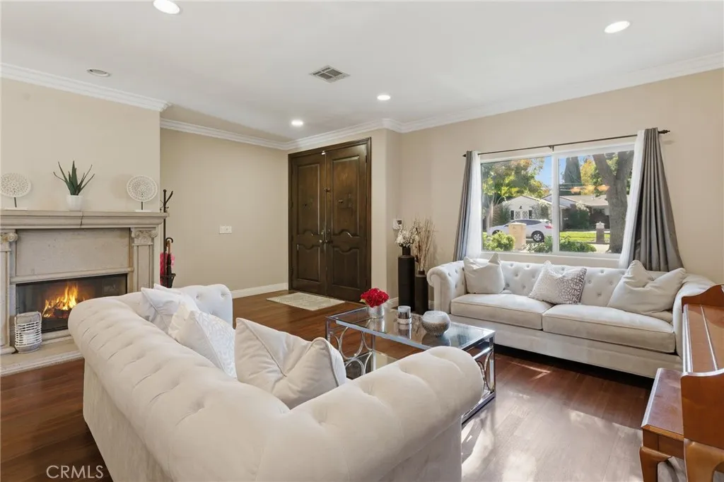 Additional image 6 of 22711 Collins Street, Woodland Hills, CA 91367