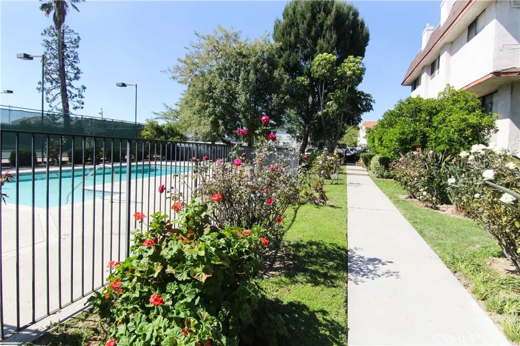 Additional image 33 of 18425 Saticoy Street Unit 4, Reseda, CA 91335