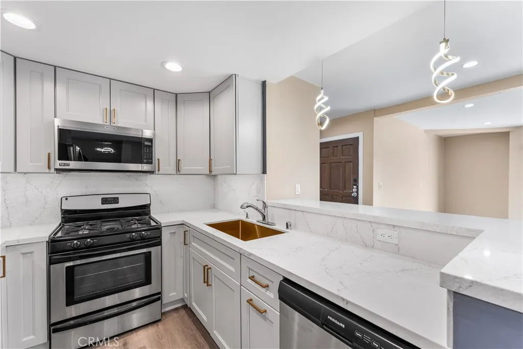 Additional image 32 of 15511 Sherman Way Unit 1, Van Nuys, CA 91406