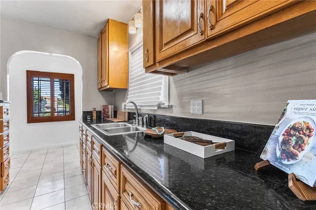 Additional image 34 of 2056 W 70th St, Los Angeles, CA 90047