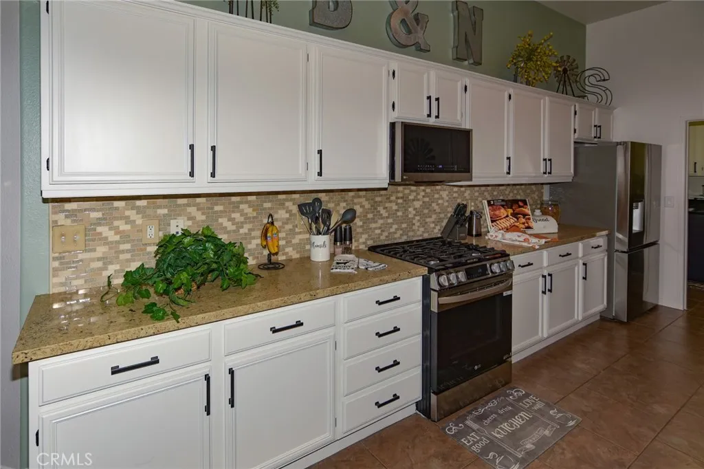 Additional image 78 of 14159 Fresian Avenue, Apple Valley, CA 92307