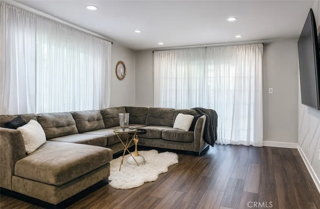 Additional image 3 of 24305 Wabuska St, Newhall, CA 91321