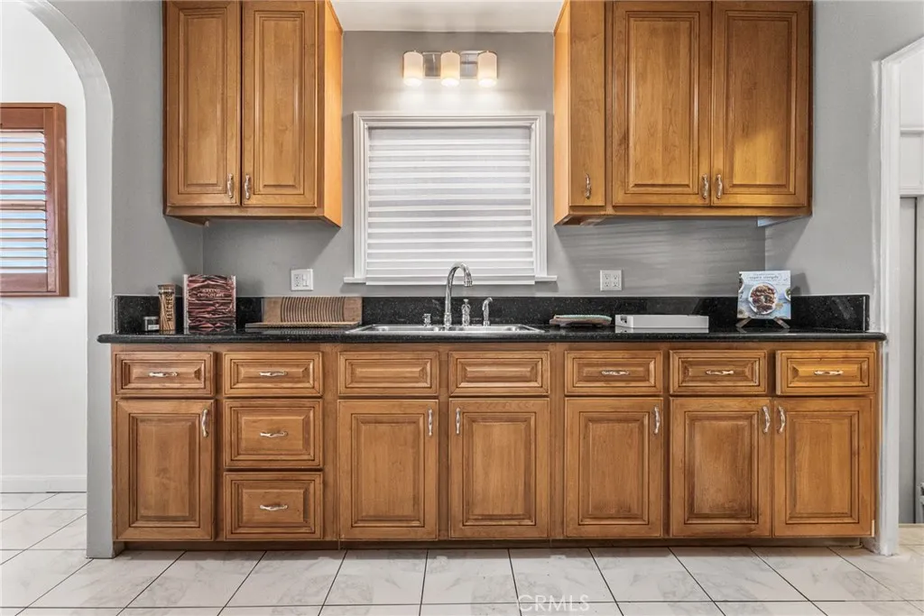 Additional image 9 of 2056 W 70th St, Los Angeles, CA 90047