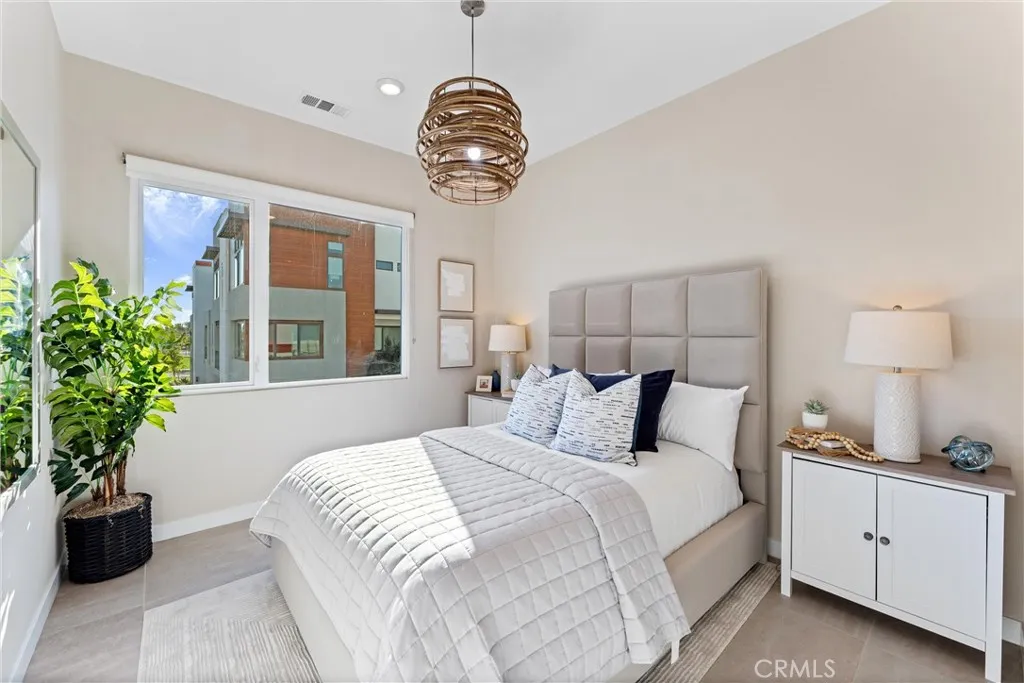 Additional image 89 of 419 Transport, Tustin, CA 92782