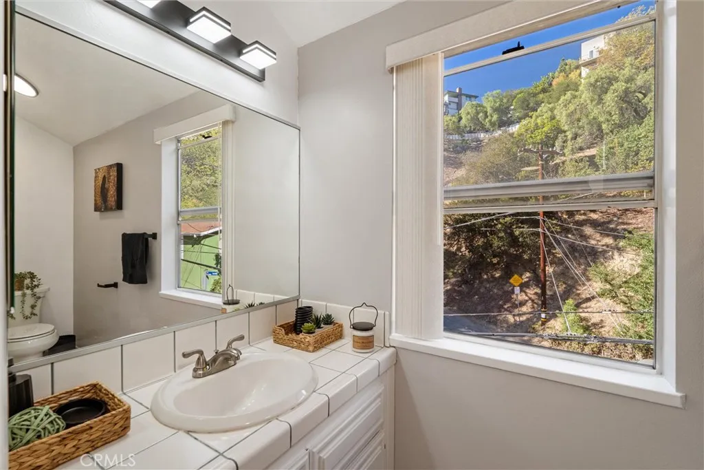 Additional image 20 of 4558 Jessica Dr, Los Angeles, CA 90065