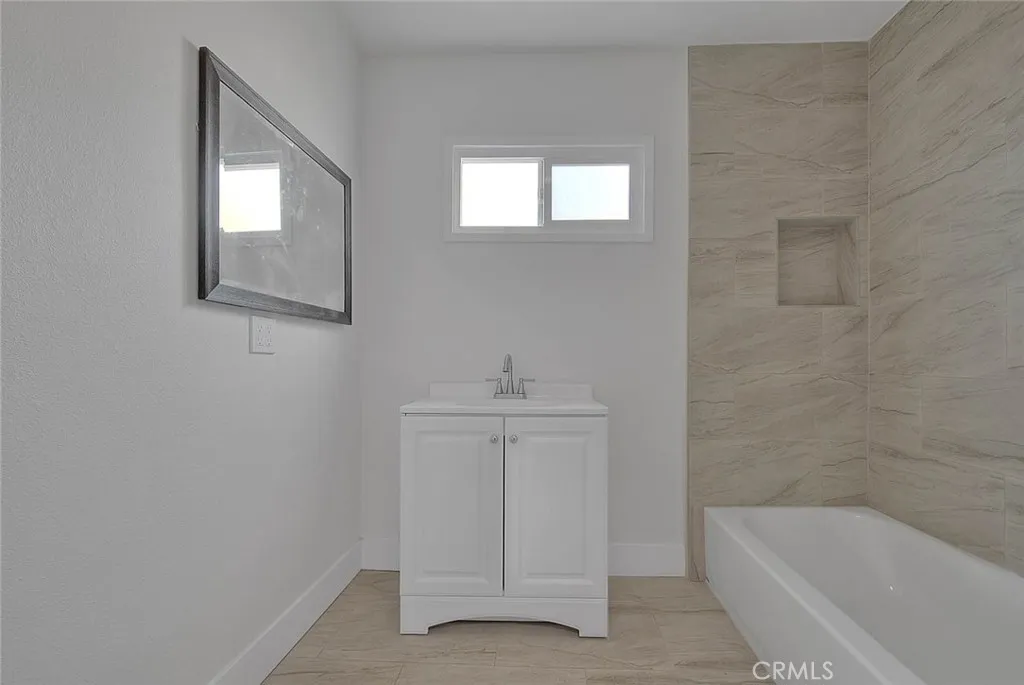 Additional image 96 of 547 W 106th St, Los Angeles, CA 90044