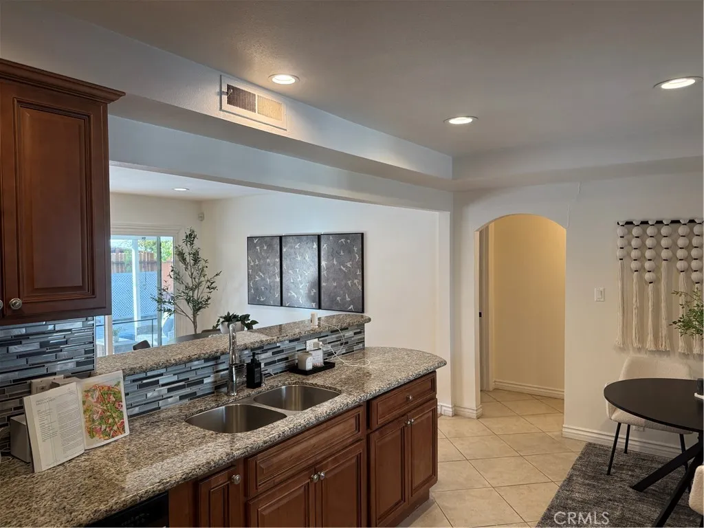 Additional image 4 of 2437 Fordham Dr, Costa Mesa, CA 92626