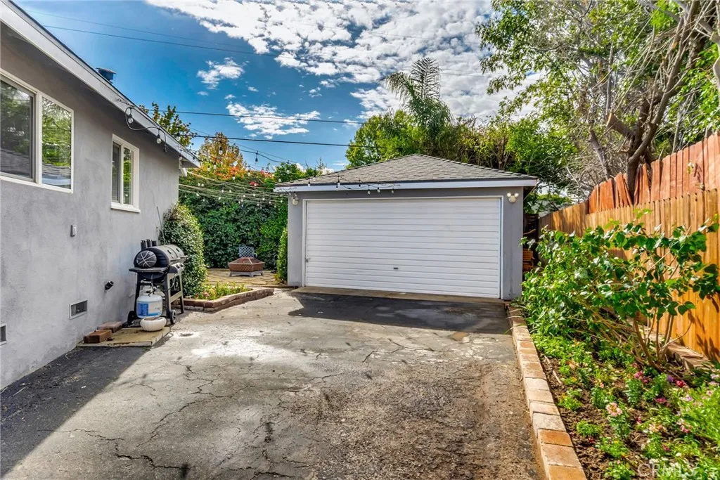 Additional image 7 of 17232 Elkwood St, Lake Balboa, CA 91406
