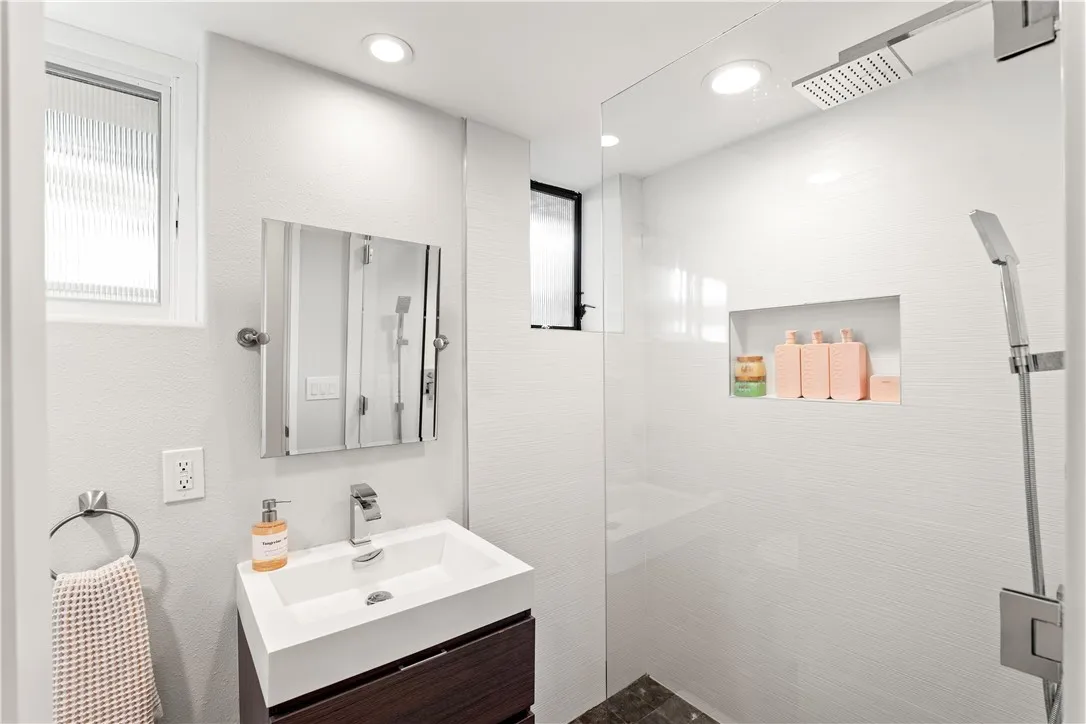 Additional image 50 of 23722 Summit Dr, Calabasas, CA 91302